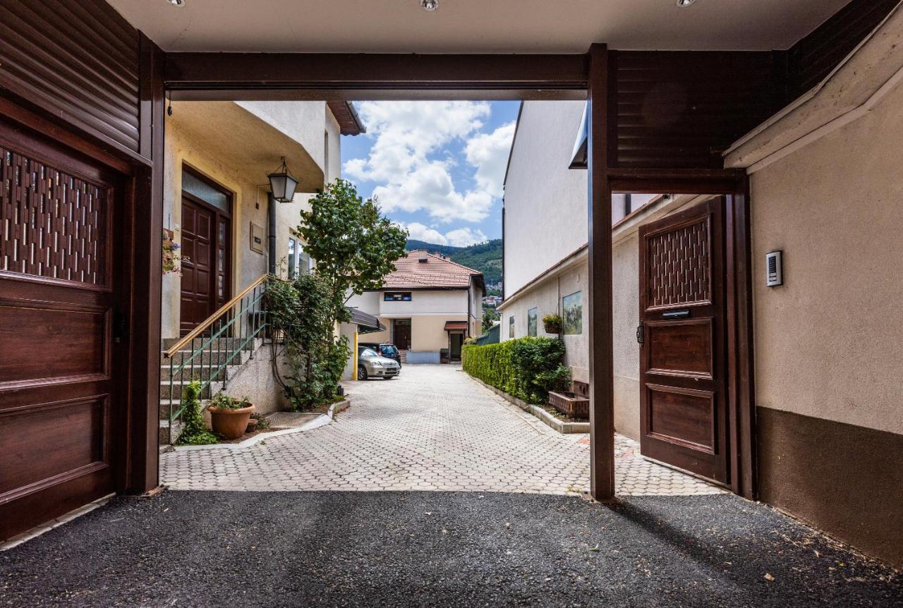Avlija Garden Gem Apartment Sarajevo Luaran gambar